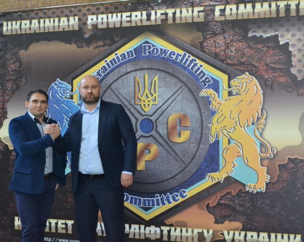 Президент федерації Ukrainian Powerlifting Cammittee Богдан Воробей  (на фото зліва), потиснувши руку Григорію Душейку, висловив щиру подяку за безкорисливу допомогу спортсменам СК «Вікінг» і за те, що команда взяла участь в грандіозному святі сили - Кубку України 2018