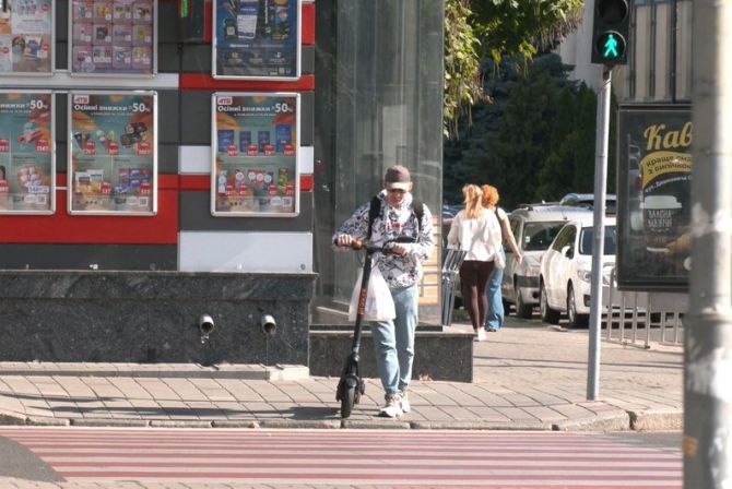 Яких правил мають дотримуватися кермувальники самокатів та хто їх контролює. Суспільне Черкаси/Ольга Лисенко