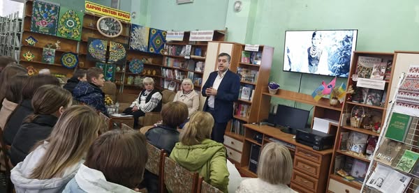 Промовляє Олег Пустовгар