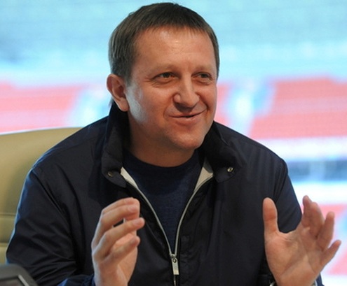 Тепер Ігор Петров заправляє "грандами" футболу "ДНР" - такого "рівня", як "Цементник", "Макєєвка", "Моспіно"...