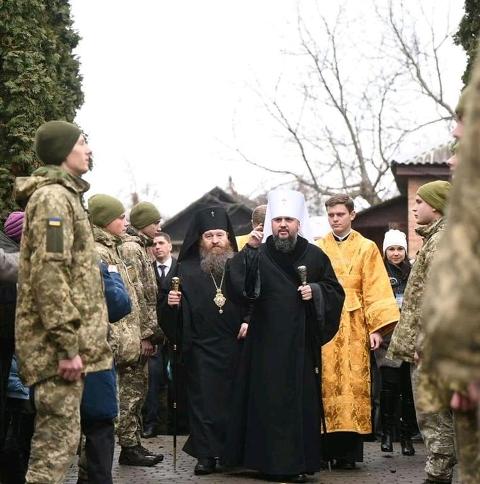 Блаженнійшого Епіфанія зустріла почесна варта воїнів Збройних Сил України Блаженнійшого Епіфанія зустріла почесна варта воїнів Збройних Сил України