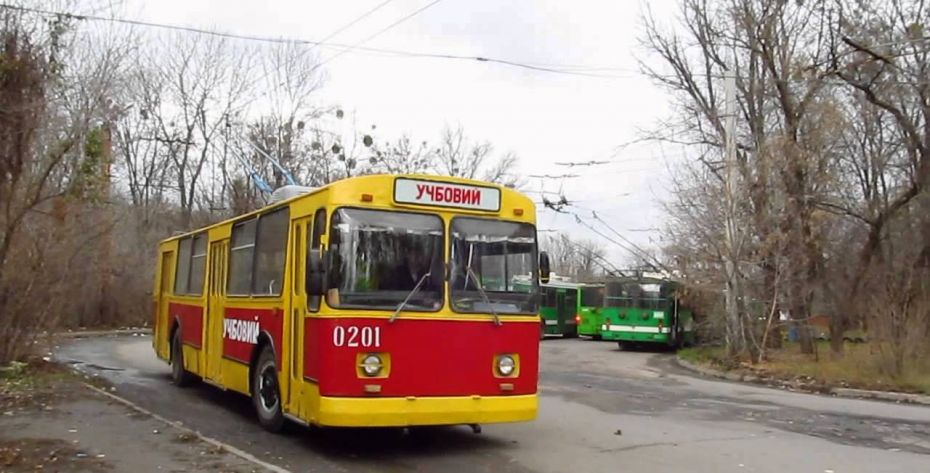 У Черкасах 6 жінок та 4 чоловіків почали навчатися на водіїв тролейбуса (1)