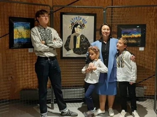 Олеся Теліженко з дітьми