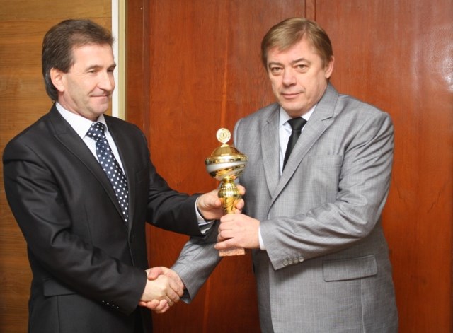 На фото – очільник обласної служби зайнятості Григорій Дендемарченко та директор Монастирищенського РЦЗ Володимир Левадський На фото – очільник обласної служби зайнятості Григорій Дендемарченко та директор Монастирищенського РЦЗ Володимир Левадський