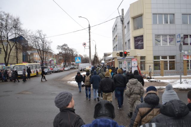 Йдучи до прокуратури, «азовці» не дуже зважали на правила дорожнього руху