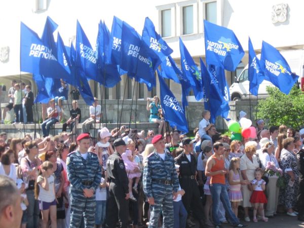 Сьогоднішній День Перемоги в Черкасах був більше схожий на мітинг комуністів і регіоналів