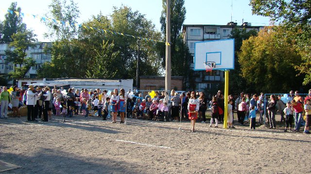 Віктор Горкун порадив дворовим командам підтримувати майданчик в належному стані, підтримувати освітлення і «щоб нічого тут не було поломане»