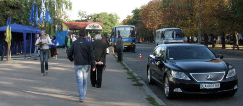 ДАІ хоче ввімкнути червоне світло для всіх черкаських авто, крім губернаторського "Лексуса"