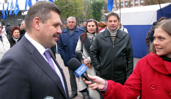 "...жителі Черкас – це для мене справжній керівник і обов’язки, і вказівки якого я буду виконувати..." - ці полум'яні слова обов'язково увійдуть у сюжет "Сміла-ТБ". Скоро на екранах...