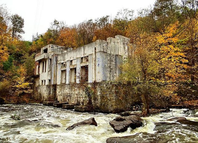 Руїни Буцької ГЕС. Фото: hranom