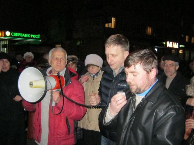 представники церков прочитали спільну молитву. На жаль, представників духовенства православної церкви московського патріархату на Майдані в Смілі ніколи не було