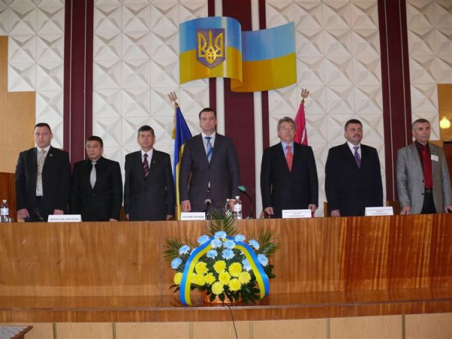 Під пильним оком губернатора Сергія Тулуба на першій сесії Черкаської районної ради її головою було обрано заступника Євгена Влізла. Фото прес-служби ОДА